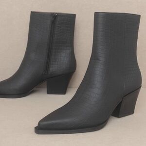 New in box. Oasis Society The Miley alligator print black ankle booties/boots.